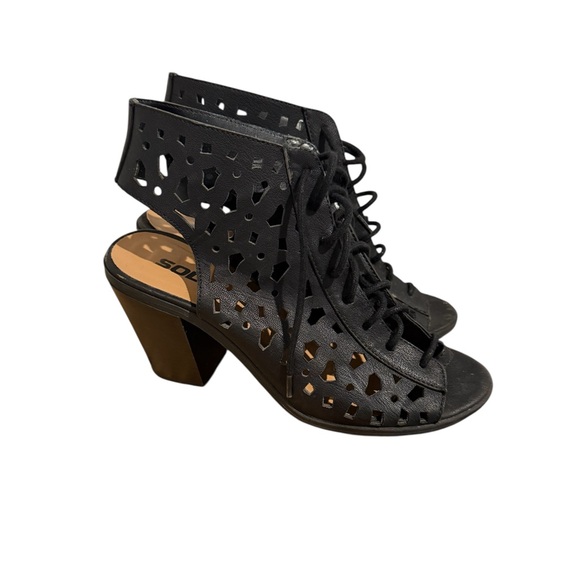 Soda | Black Cutout Heels - Picture 1 of 2